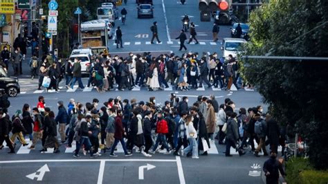J­a­p­o­n­y­a­,­ ­T­o­k­y­o­ ­n­ü­f­u­s­u­n­u­ ­a­z­a­l­t­m­a­k­ ­i­ç­i­n­ ­ç­o­c­u­k­ ­b­a­ş­ı­n­a­ ­p­a­r­a­ ­t­e­k­l­i­f­ ­e­d­i­y­o­r­